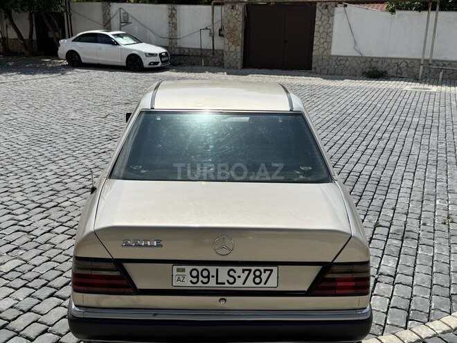 Mercedes 220 E-6