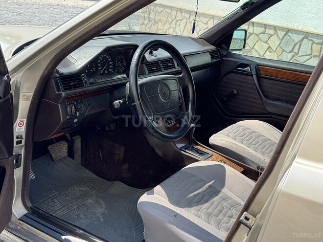 Mercedes 220 E-7