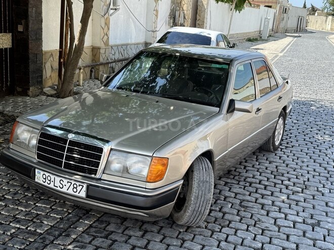 Mercedes 220 E-2