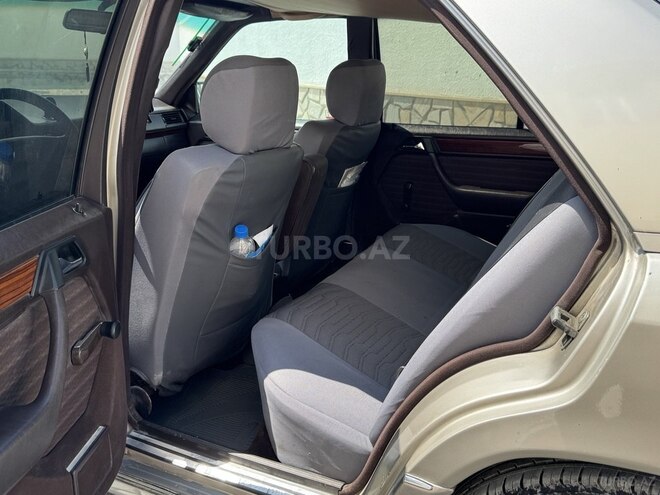 Mercedes 220 E-8