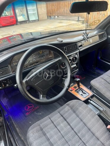 Mercedes 190-9