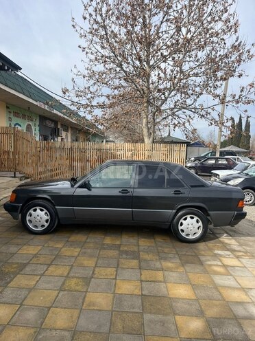 Mercedes 190-13