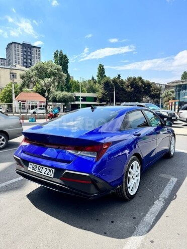 Hyundai Elantra-4