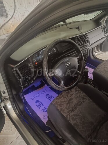 Opel Vectra-12