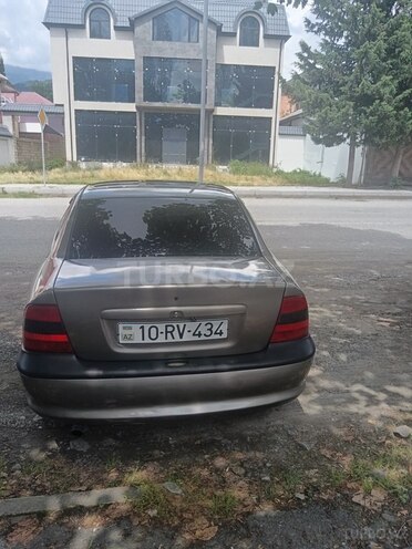 Opel Vectra-4