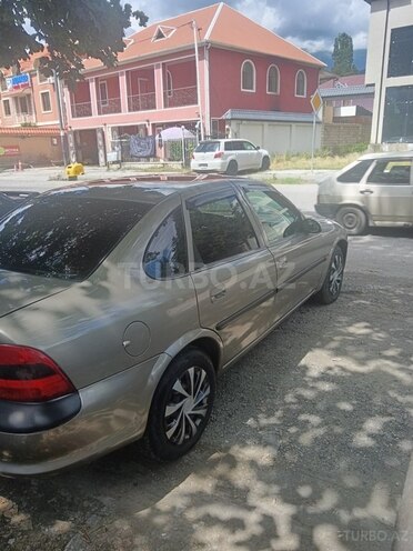 Opel Vectra-3