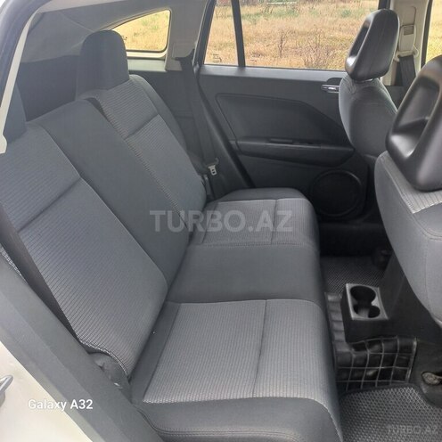 Dodge Caliber-11