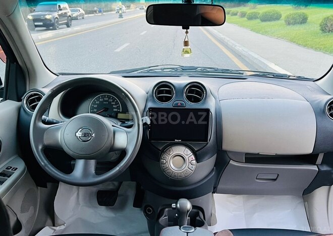 Nissan March-8