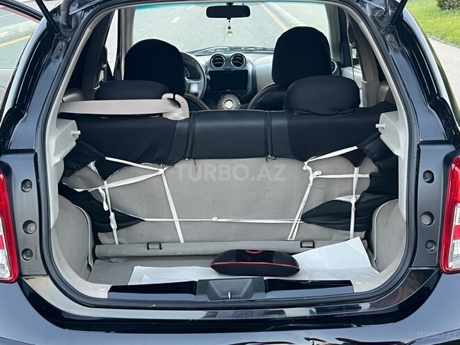 Nissan March-12