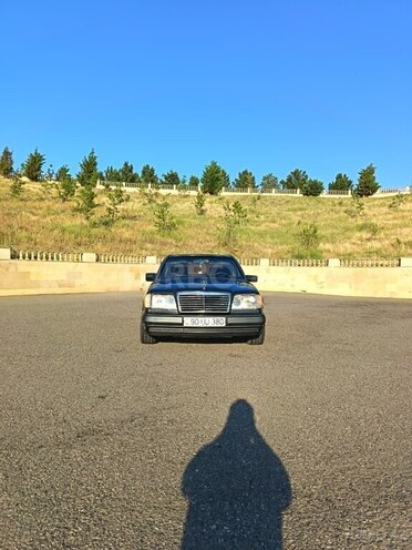 Mercedes 220 E-1