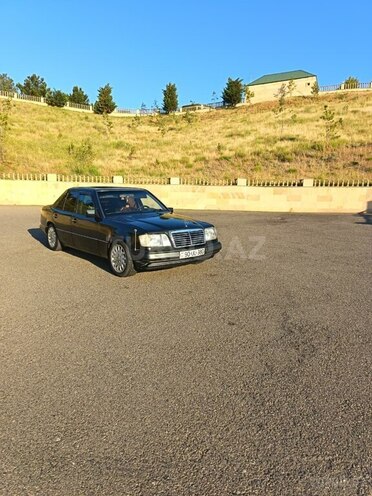 Mercedes 220 E-2