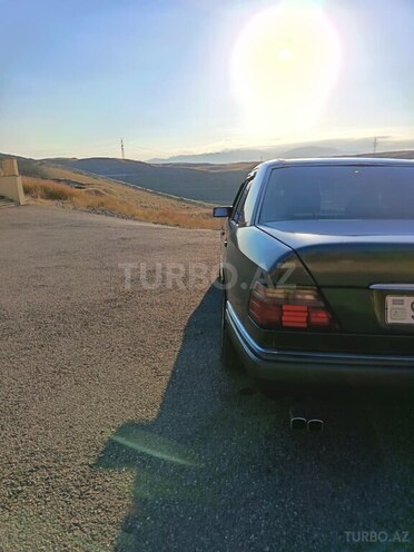 Mercedes 220 E-5