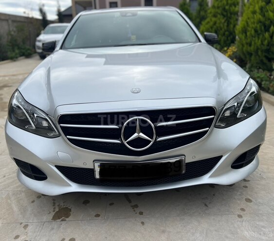 Mercedes E 220-1