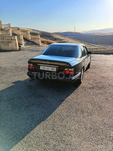 Mercedes 220 E-9