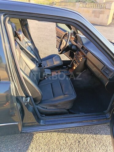 Mercedes 220 E-13
