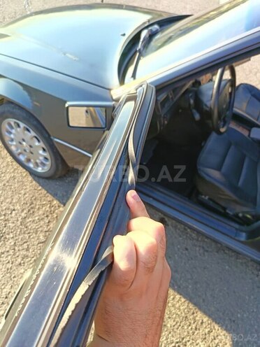 Mercedes 220 E-16