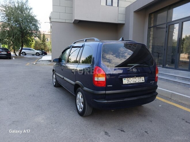 Opel Zafira-4