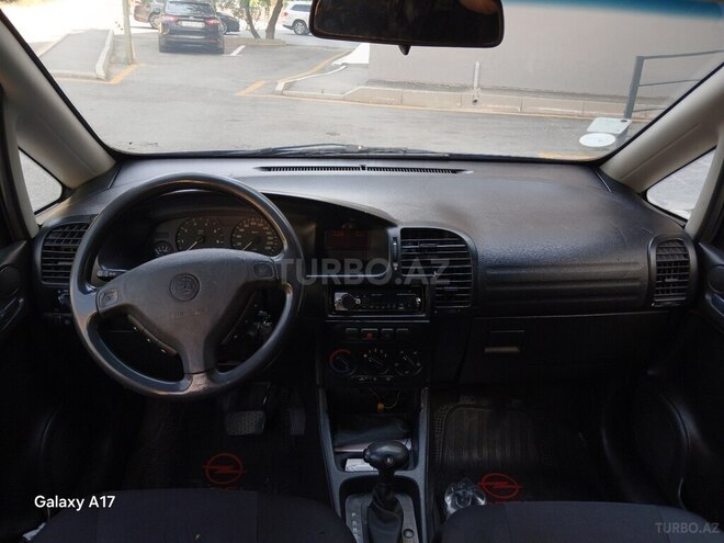 Opel Zafira-5