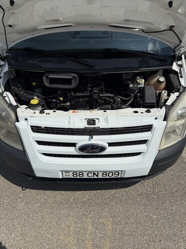Ford Transit-13