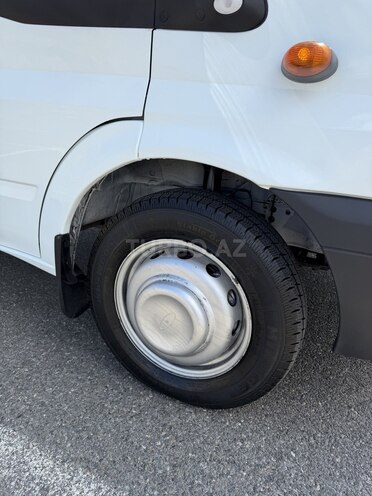 Ford Transit-12