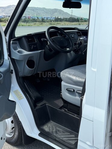 Ford Transit-14