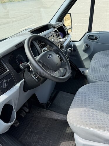Ford Transit-16