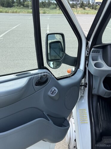 Ford Transit-15
