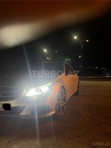 Mercedes E 220-11