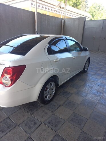 Chevrolet Aveo-5