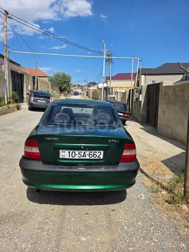 Opel Vectra-4