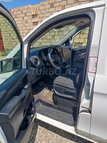 Mercedes Metris-8