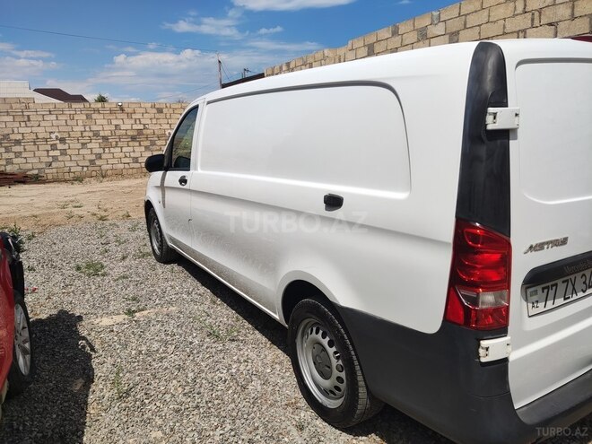 Mercedes Metris-4