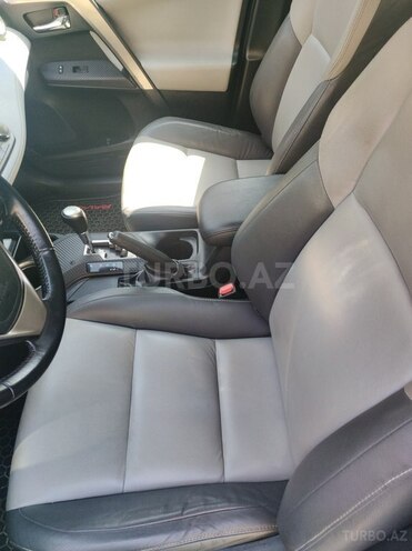 Toyota RAV4-7