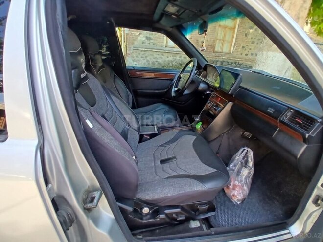 Mercedes E 200-2