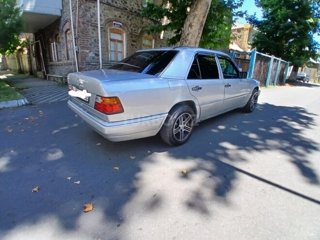 Mercedes E 200-4
