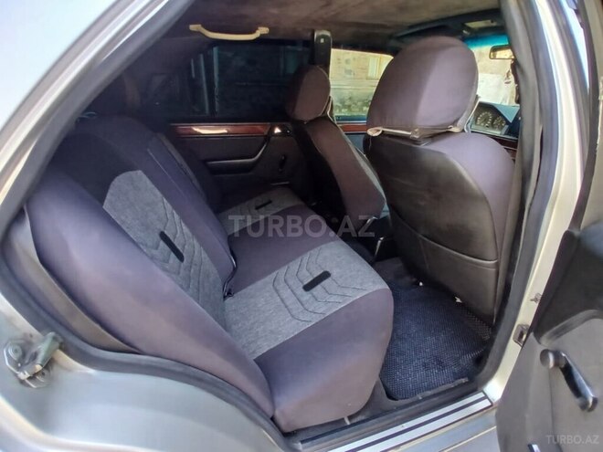 Mercedes E 200-6