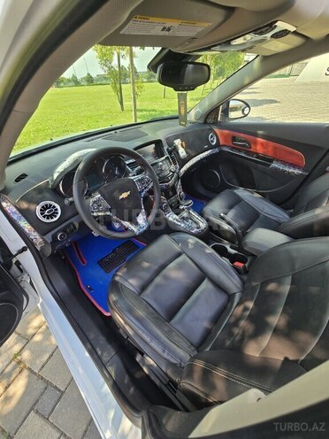 Chevrolet Cruze-16