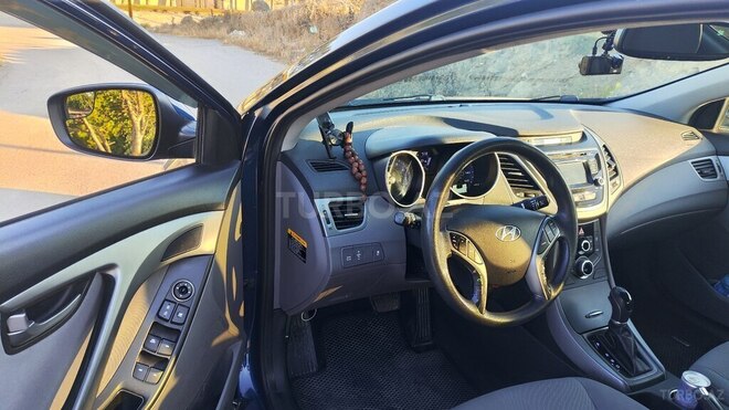 Hyundai Elantra-2
