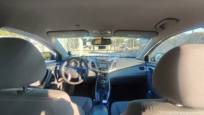 Hyundai Elantra-3