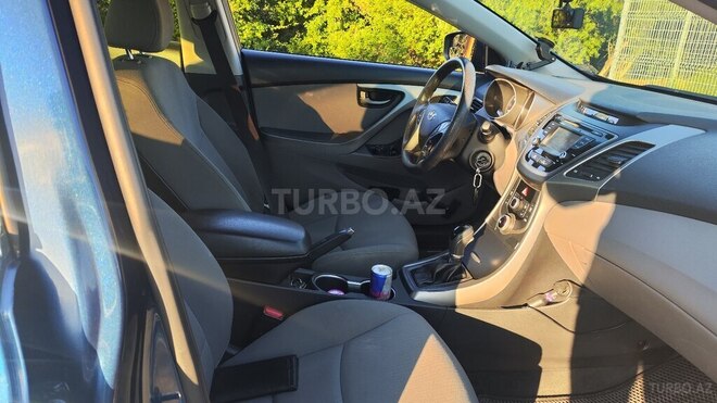 Hyundai Elantra-4