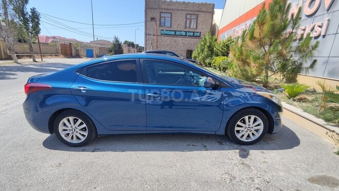 Hyundai Elantra-14
