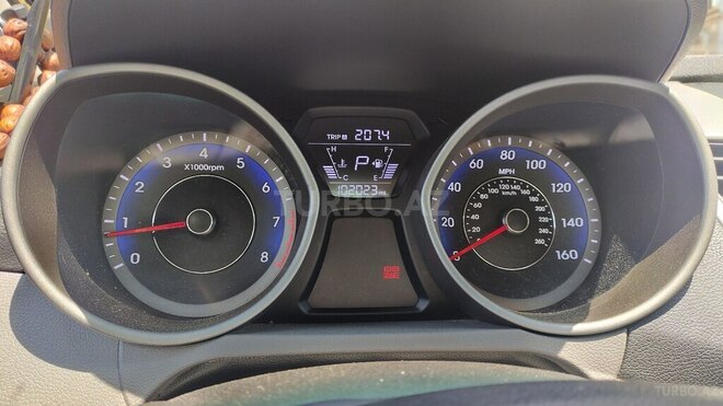 Hyundai Elantra-15