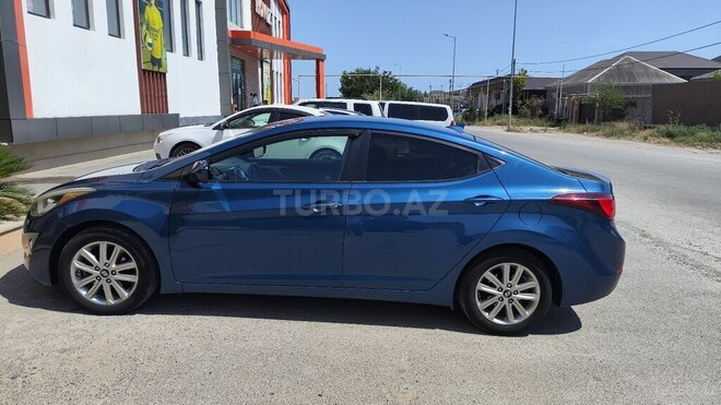 Hyundai Elantra-13