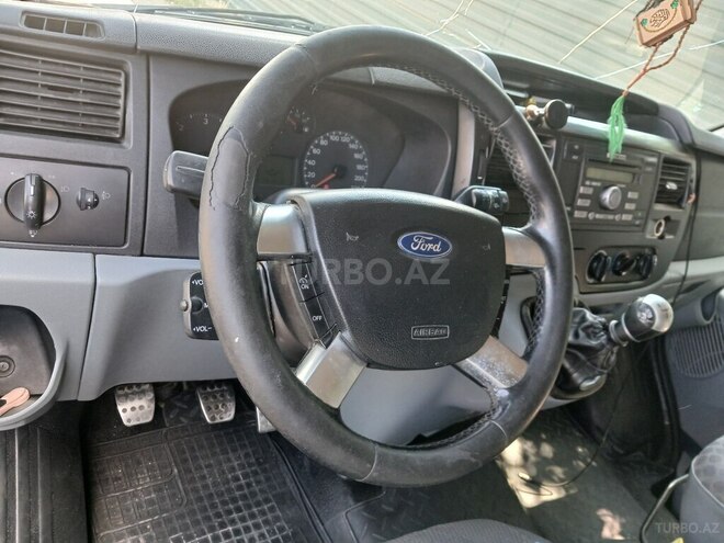 Ford Transit-6