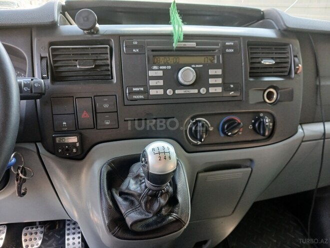 Ford Transit-9