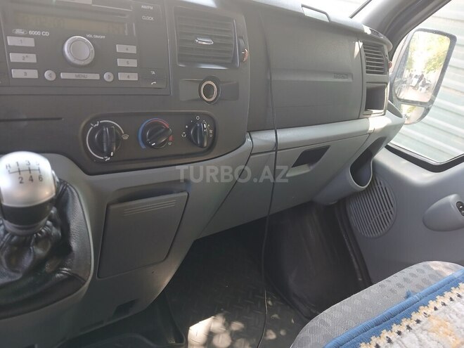 Ford Transit-10