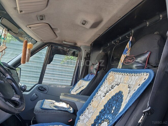 Ford Transit-11