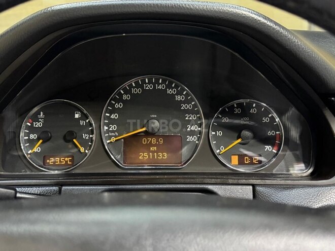 Mercedes E 280-11