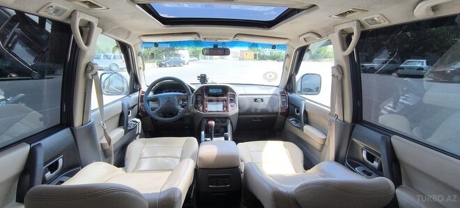 Mitsubishi Pajero-5