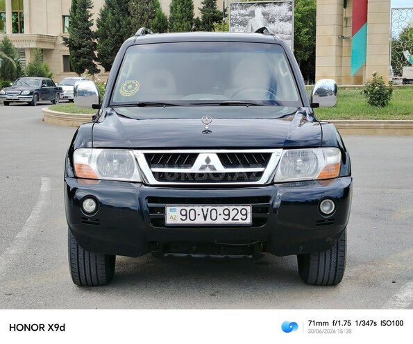 Mitsubishi Pajero-1